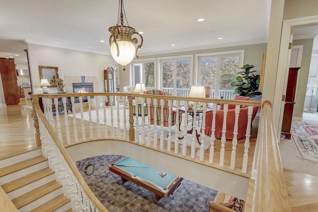 5317 N Pond View Court