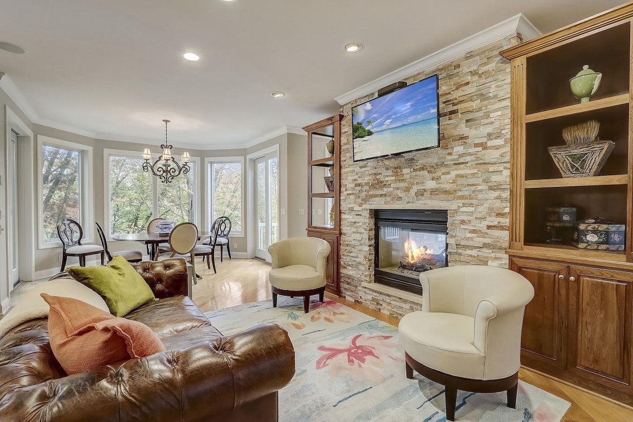 5317 N Pond View Court