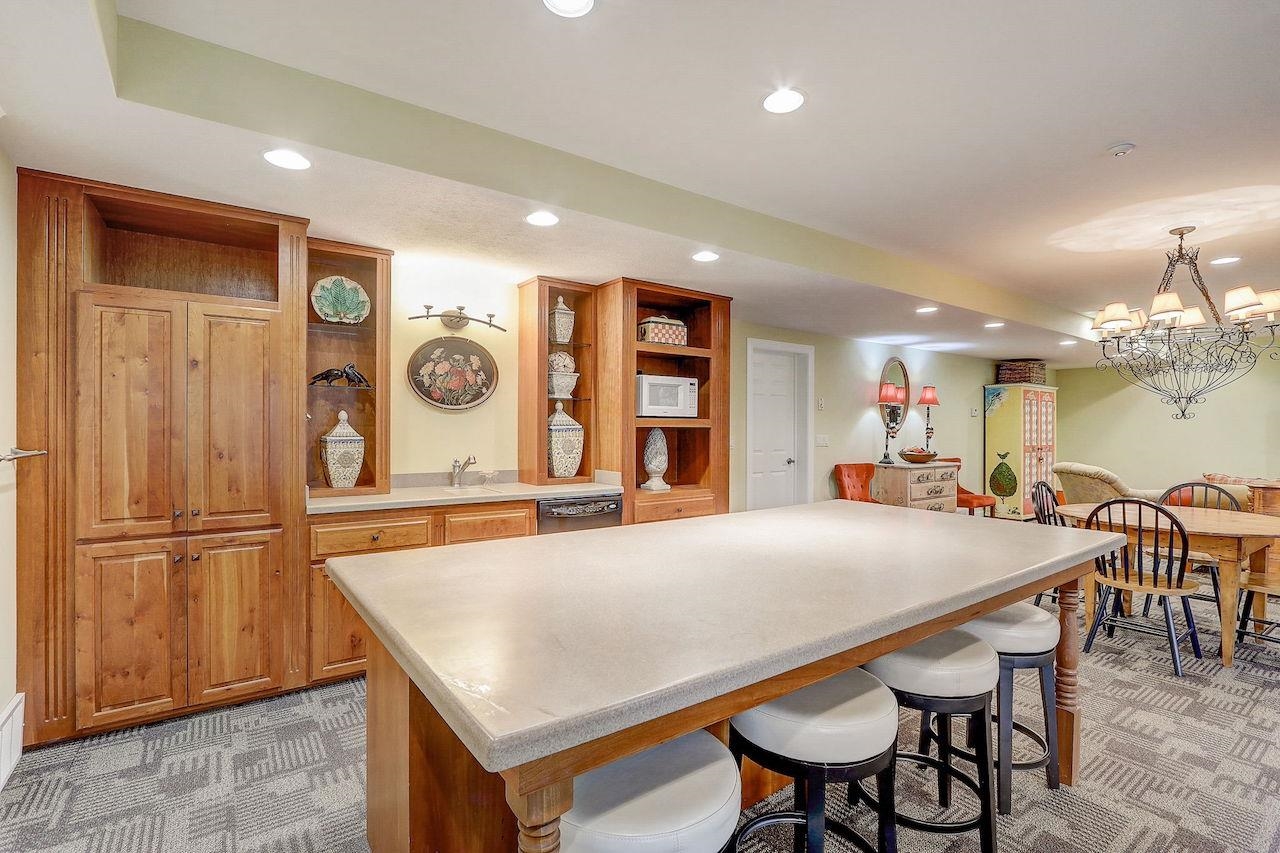 5317 N Pond View Court