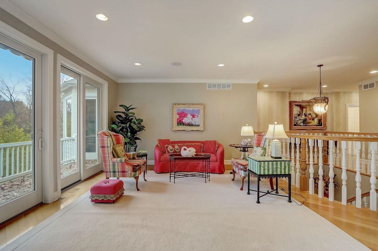 5317 N Pond View Court