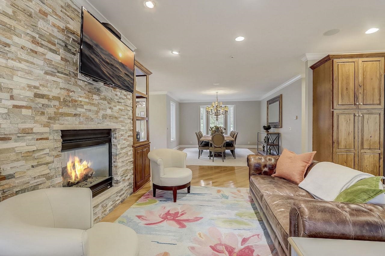 5317 N Pond View Court