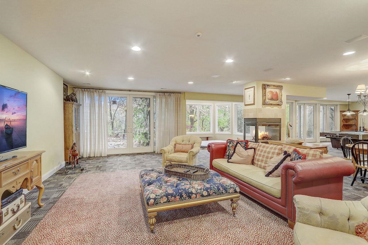 5317 N Pond View Court