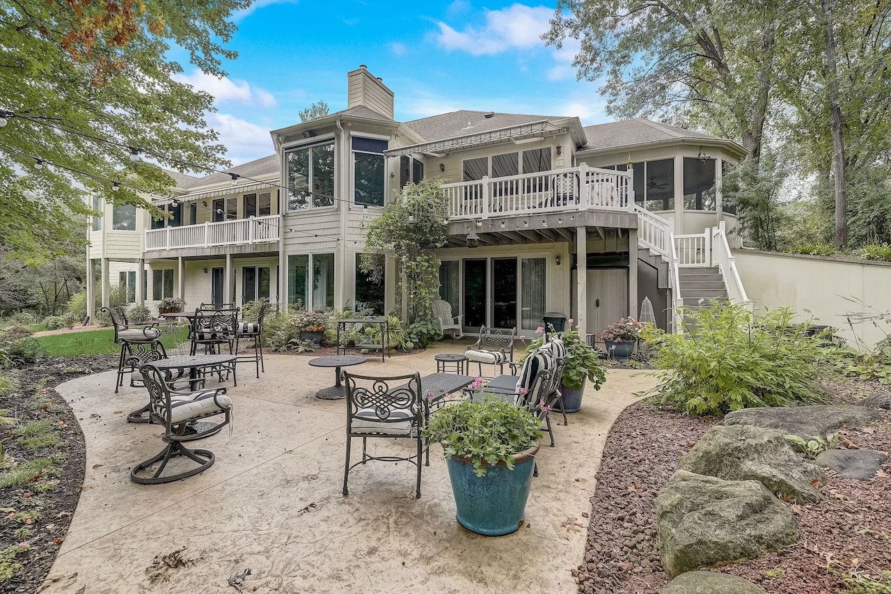 5317 N Pond View Court