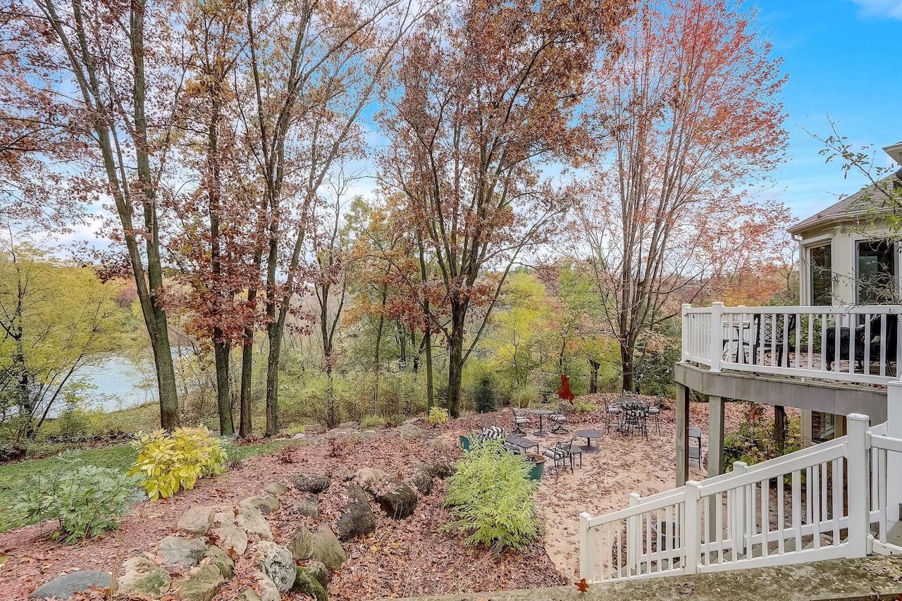 5317 N Pond View Court