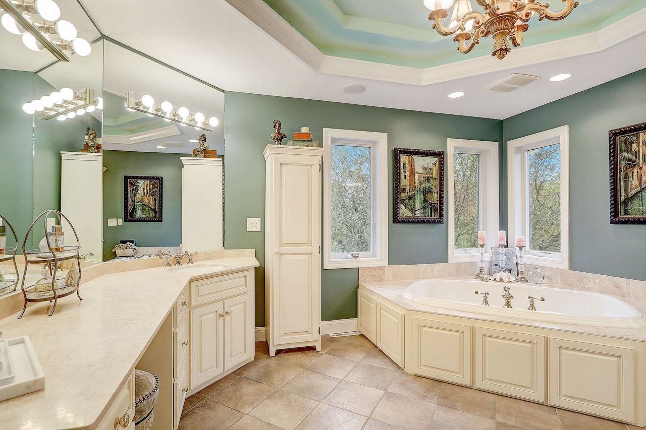 5317 N Pond View Court