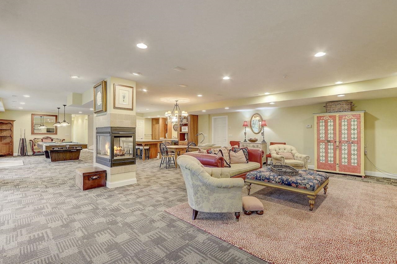 5317 N Pond View Court