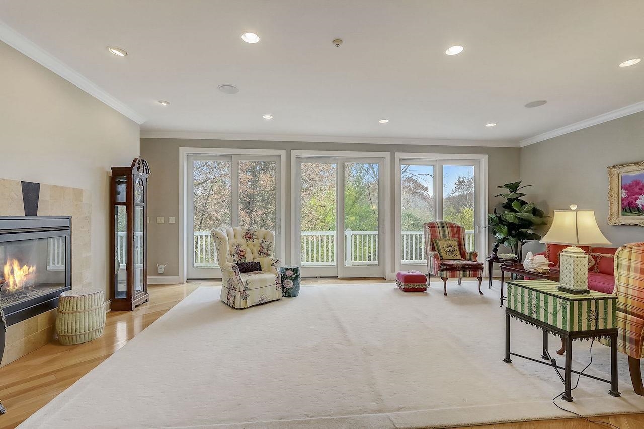 5317 N Pond View Court