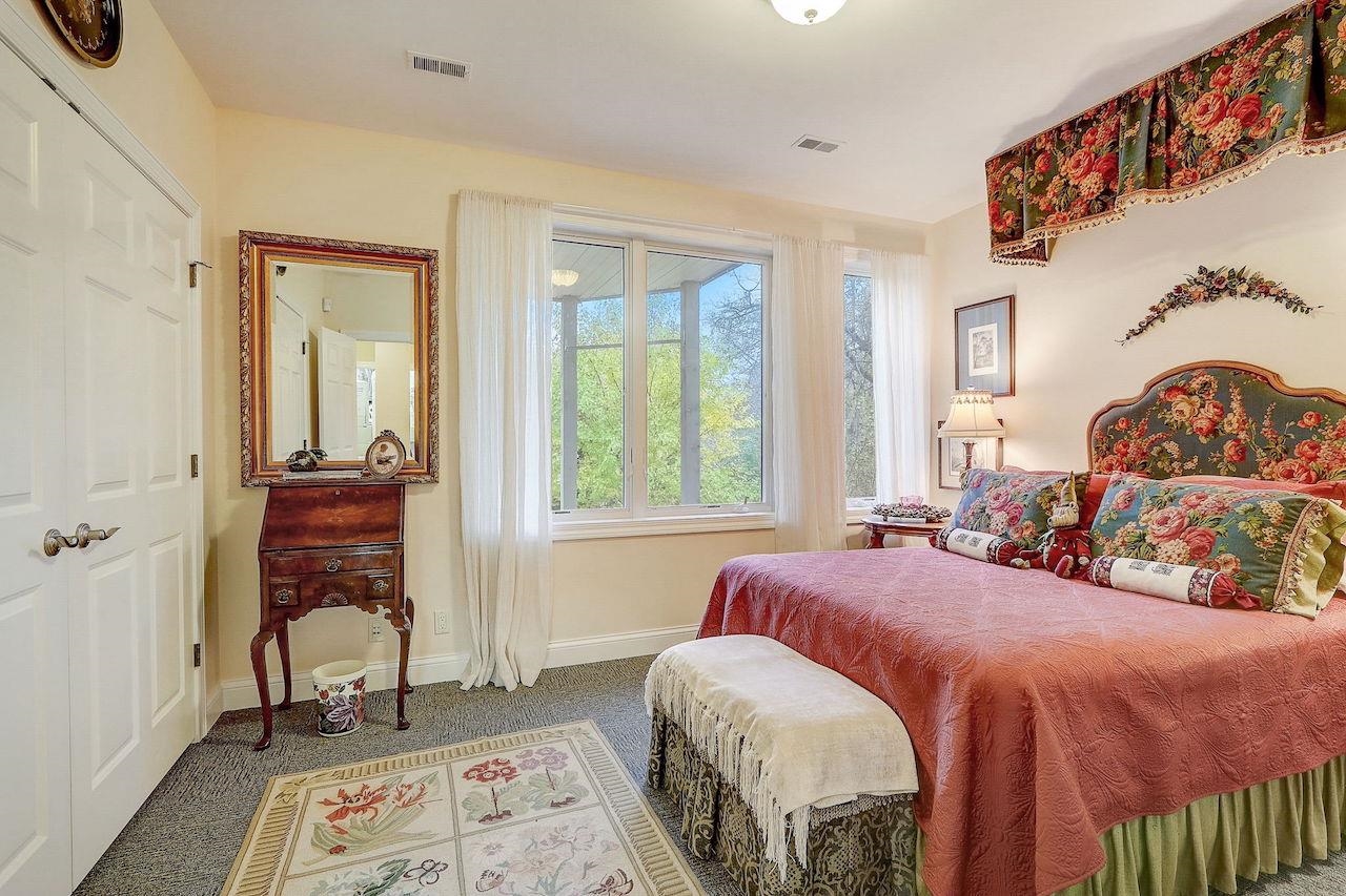 5317 N Pond View Court