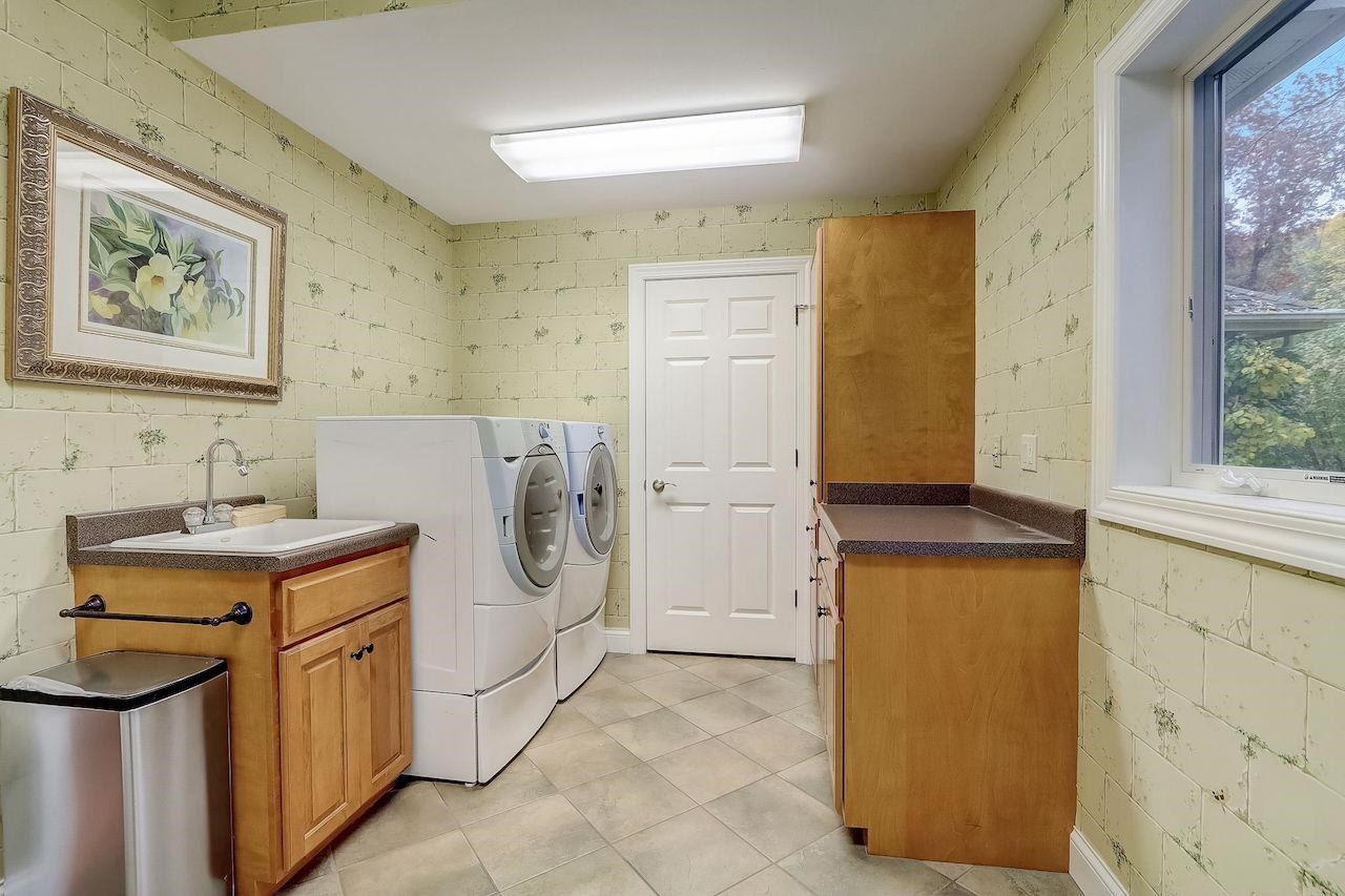 5317 N Pond View Court