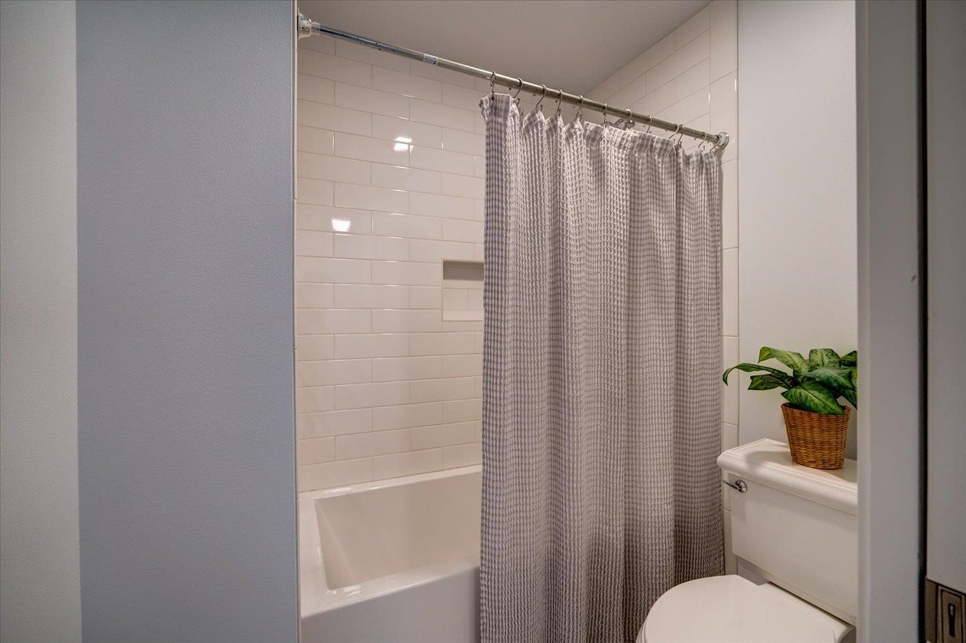 6739 N Chickahauk Trail