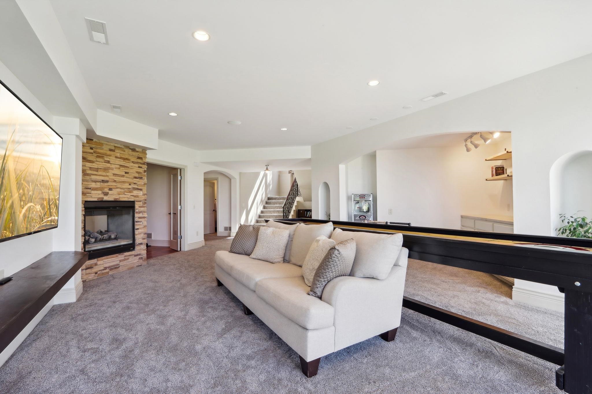 678 Inverness Street