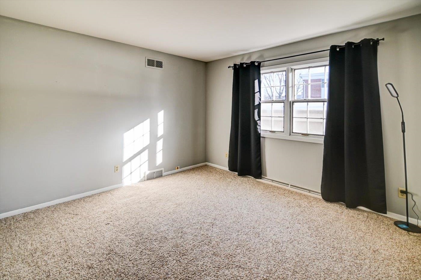 6 Heritage Circle 4