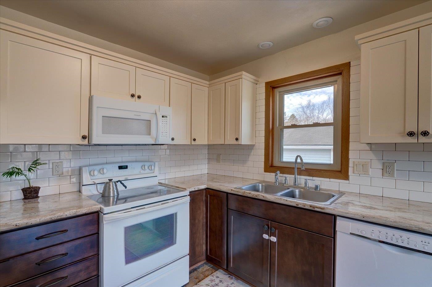 2914 Greenway Trail