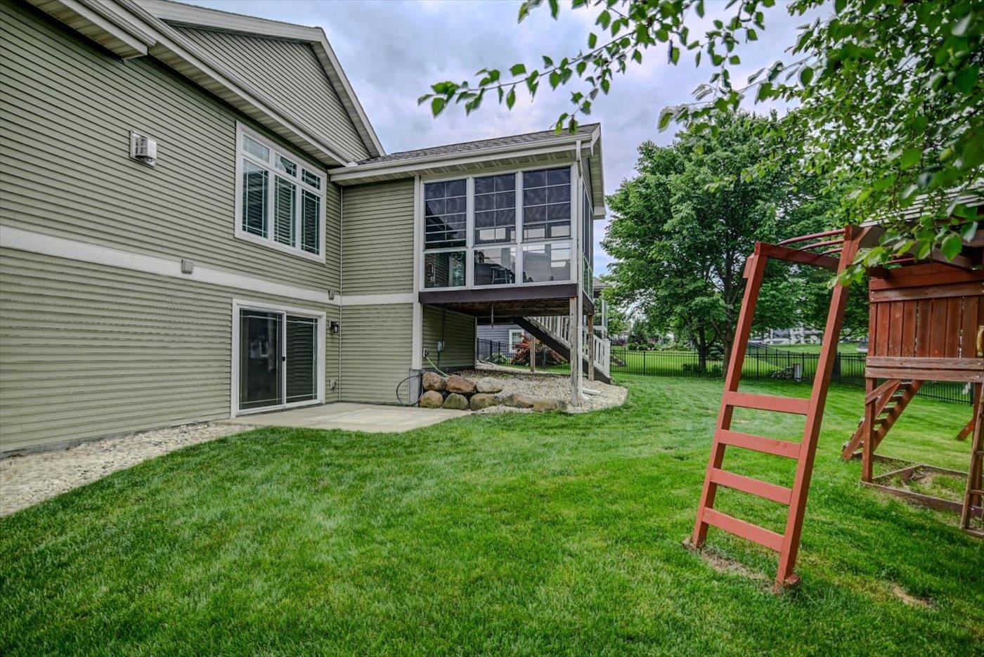 825 Richard Way