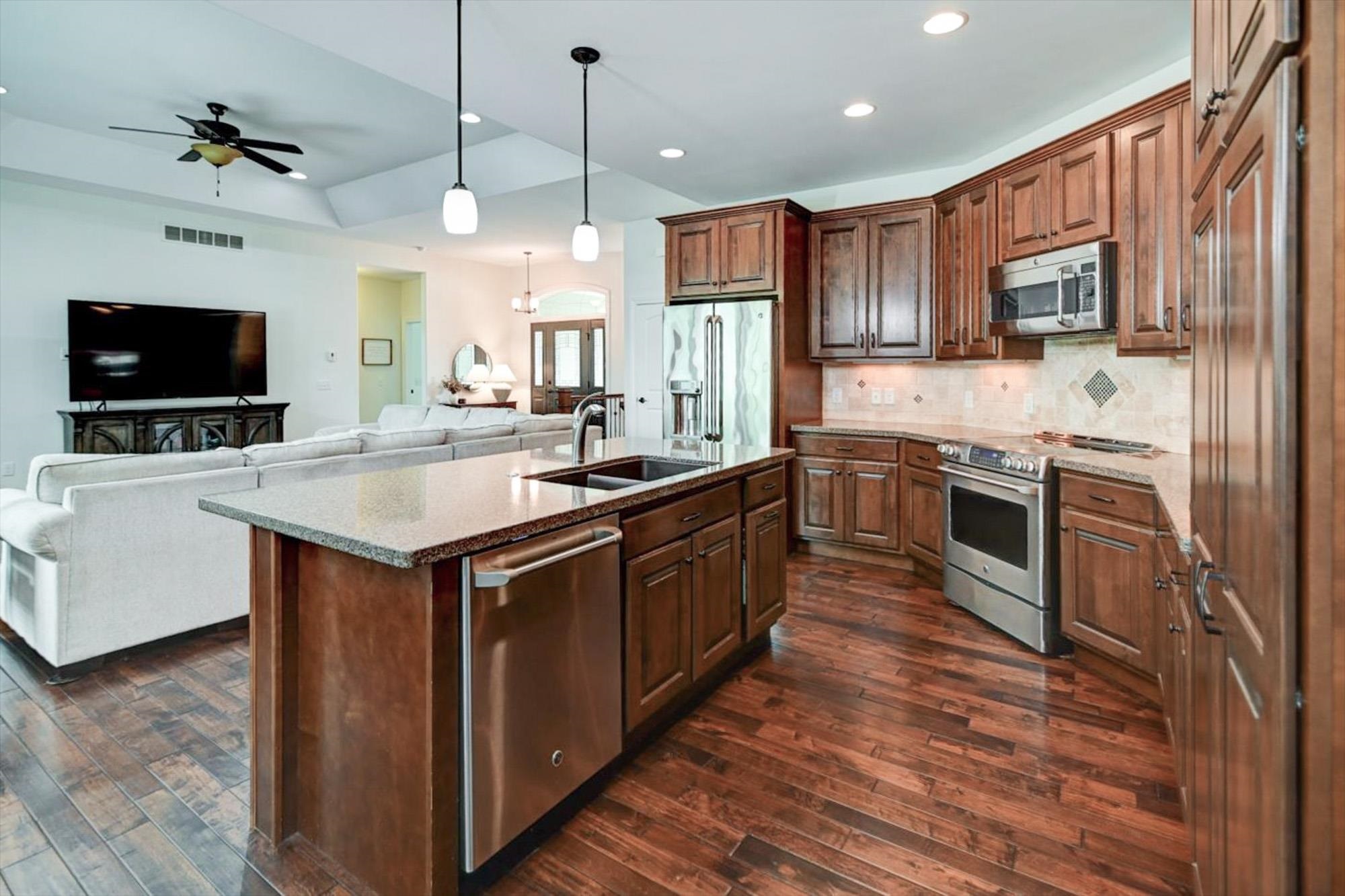 825 Richard Way