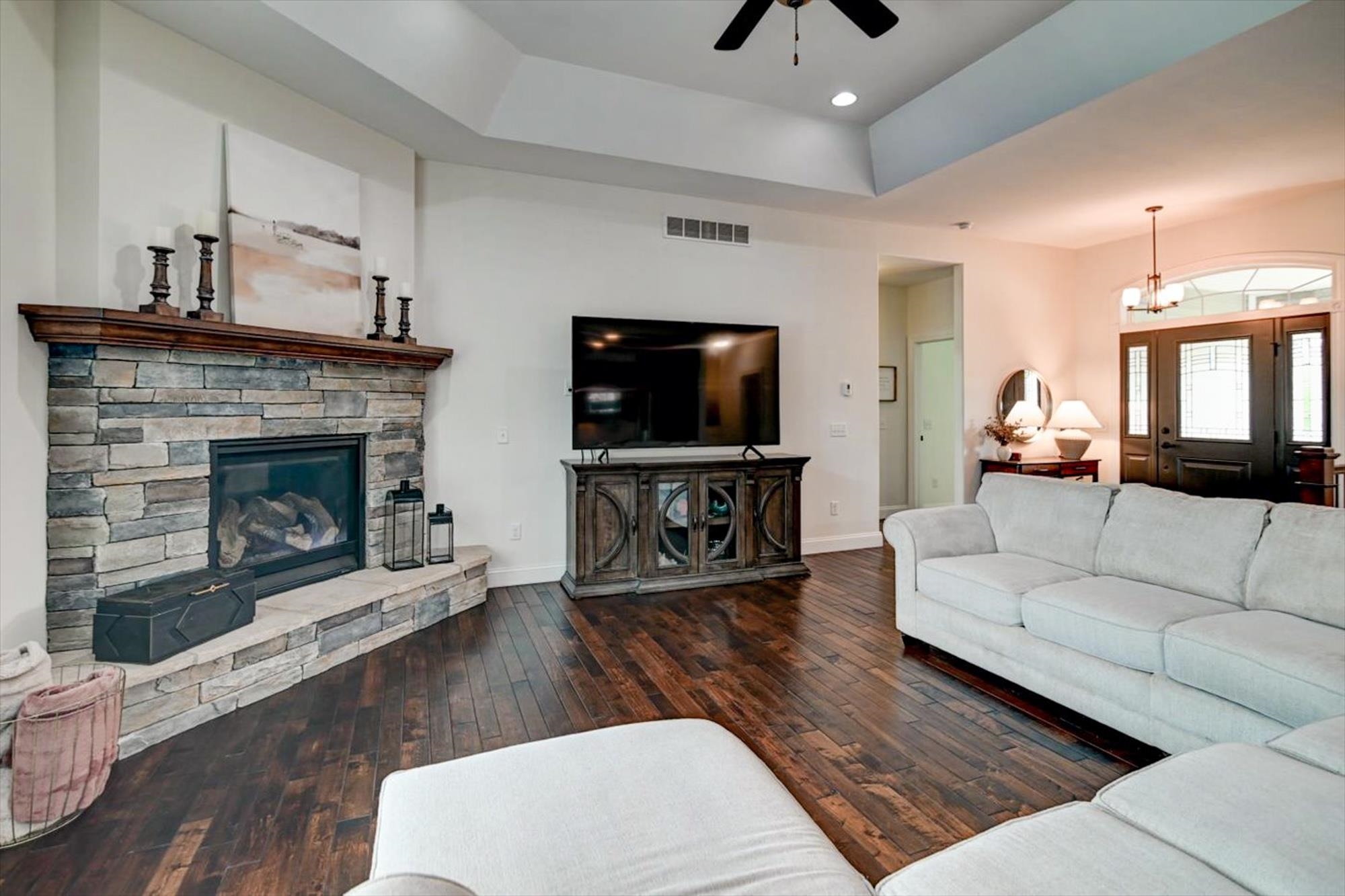 825 Richard Way