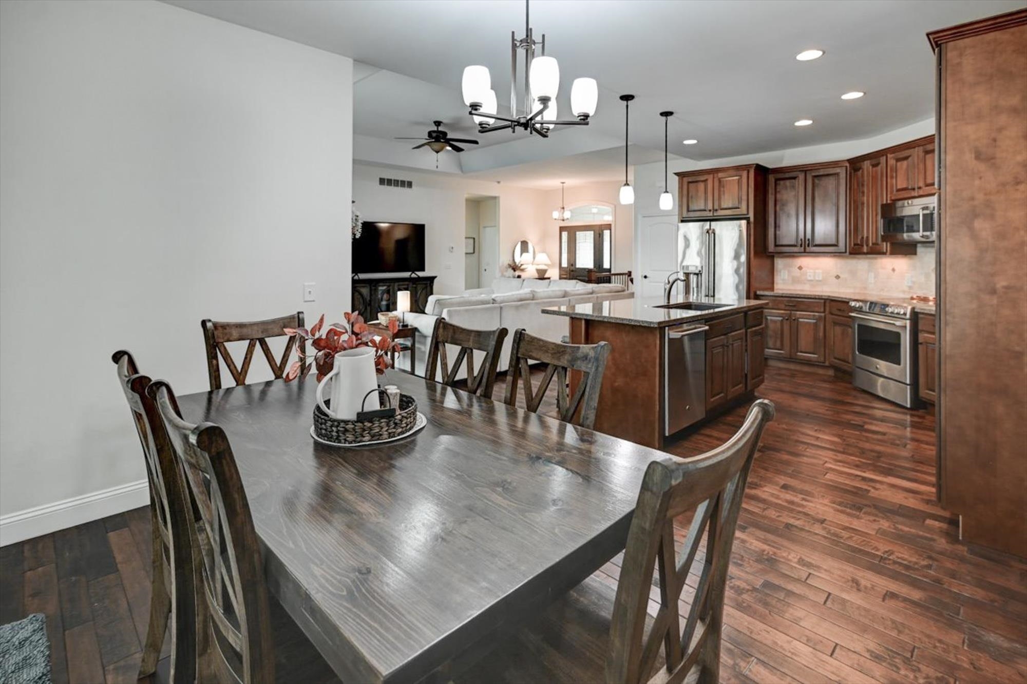 825 Richard Way