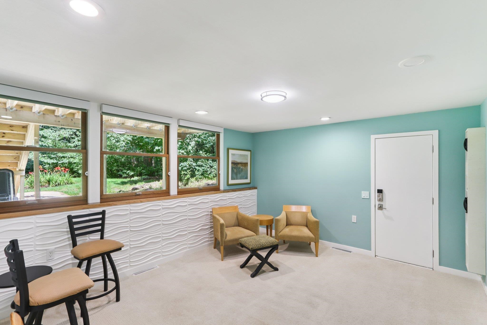 6241 S Highland Avenue