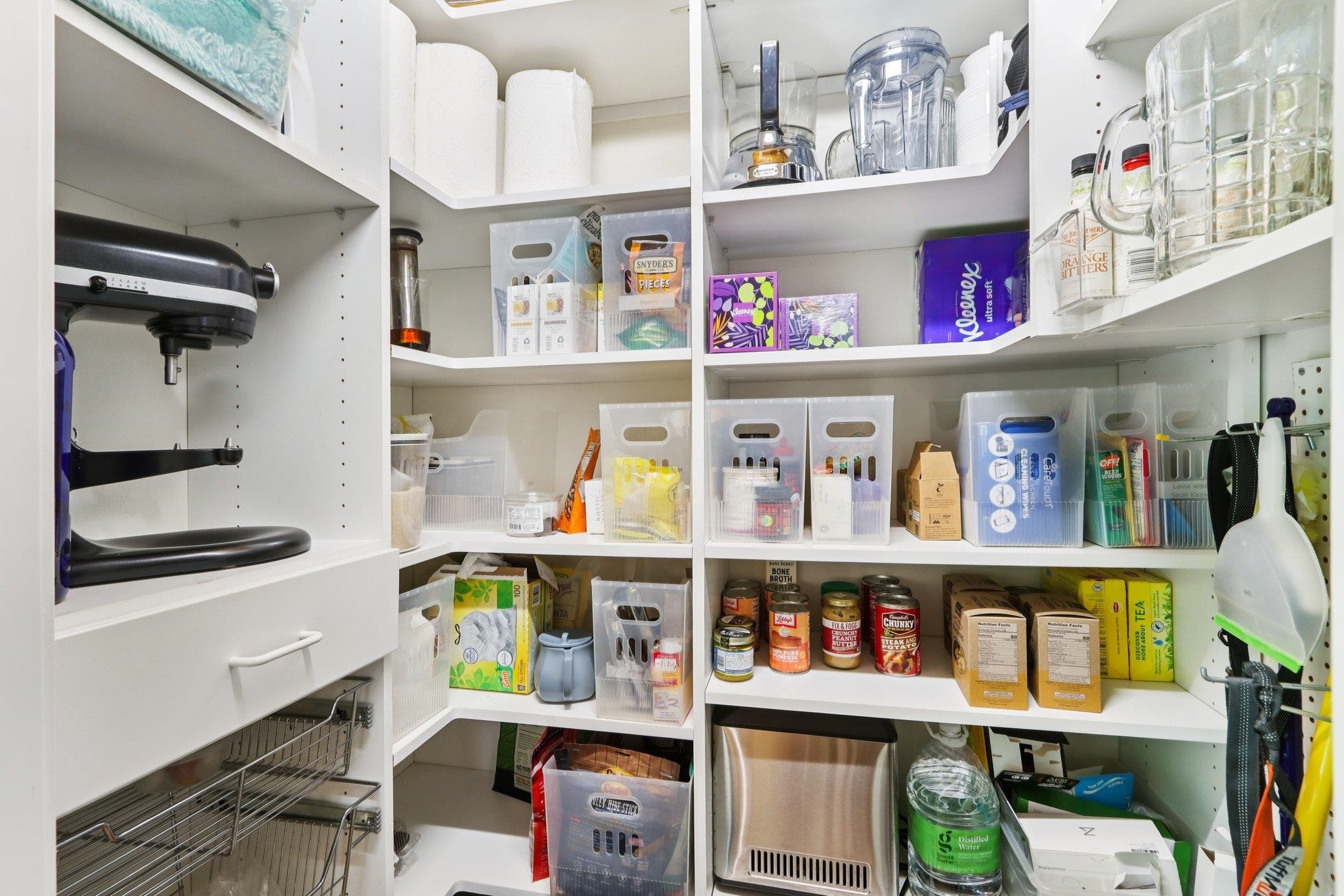 6241 S Highland Avenue