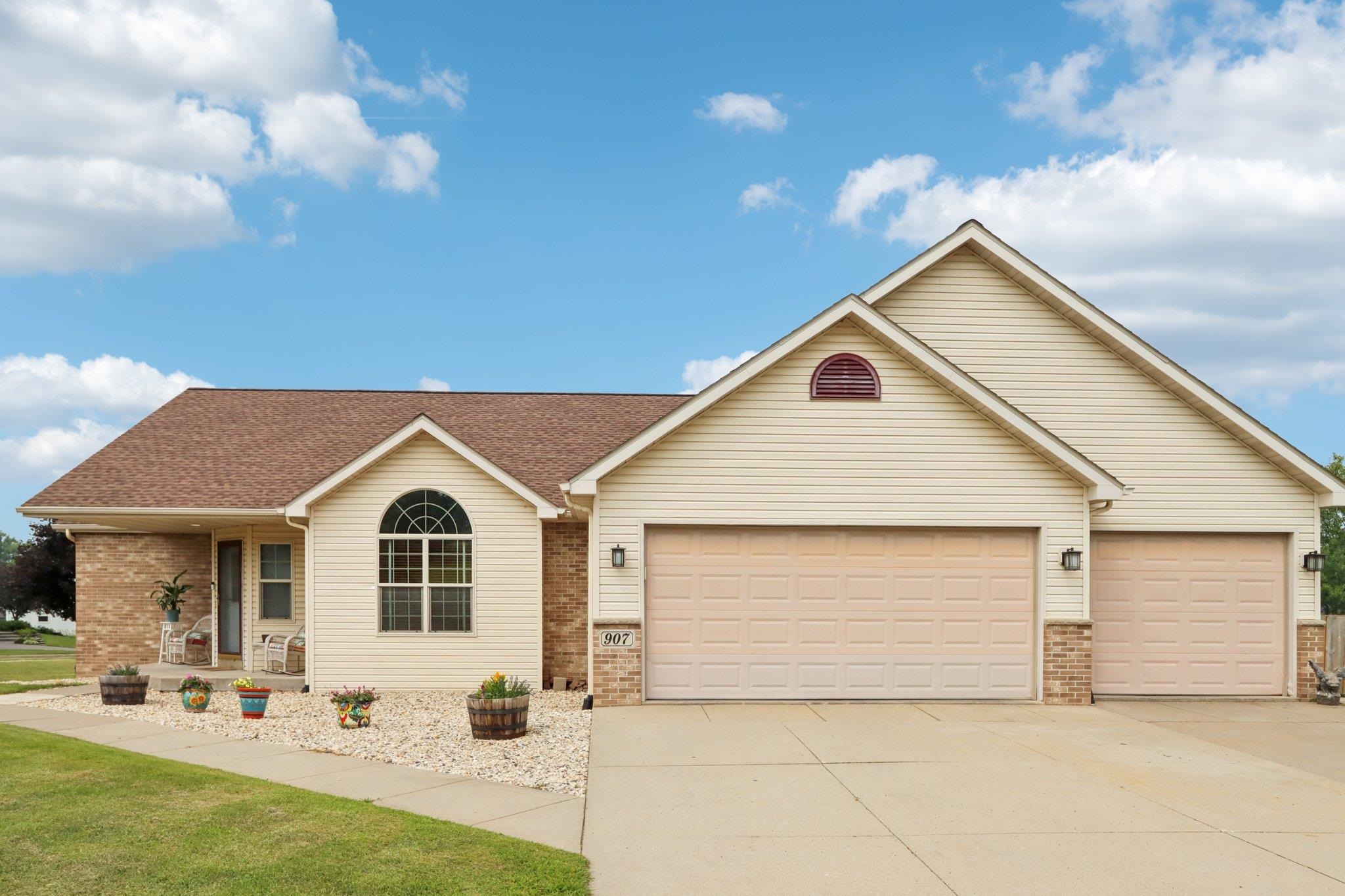 907 Links Drive