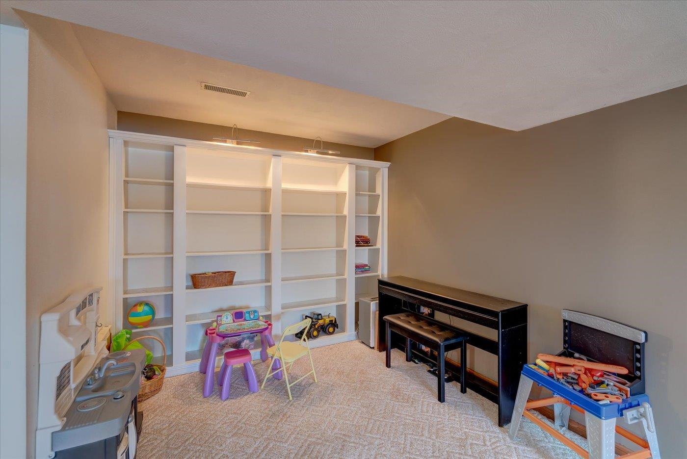 2901 Maple Grove Drive