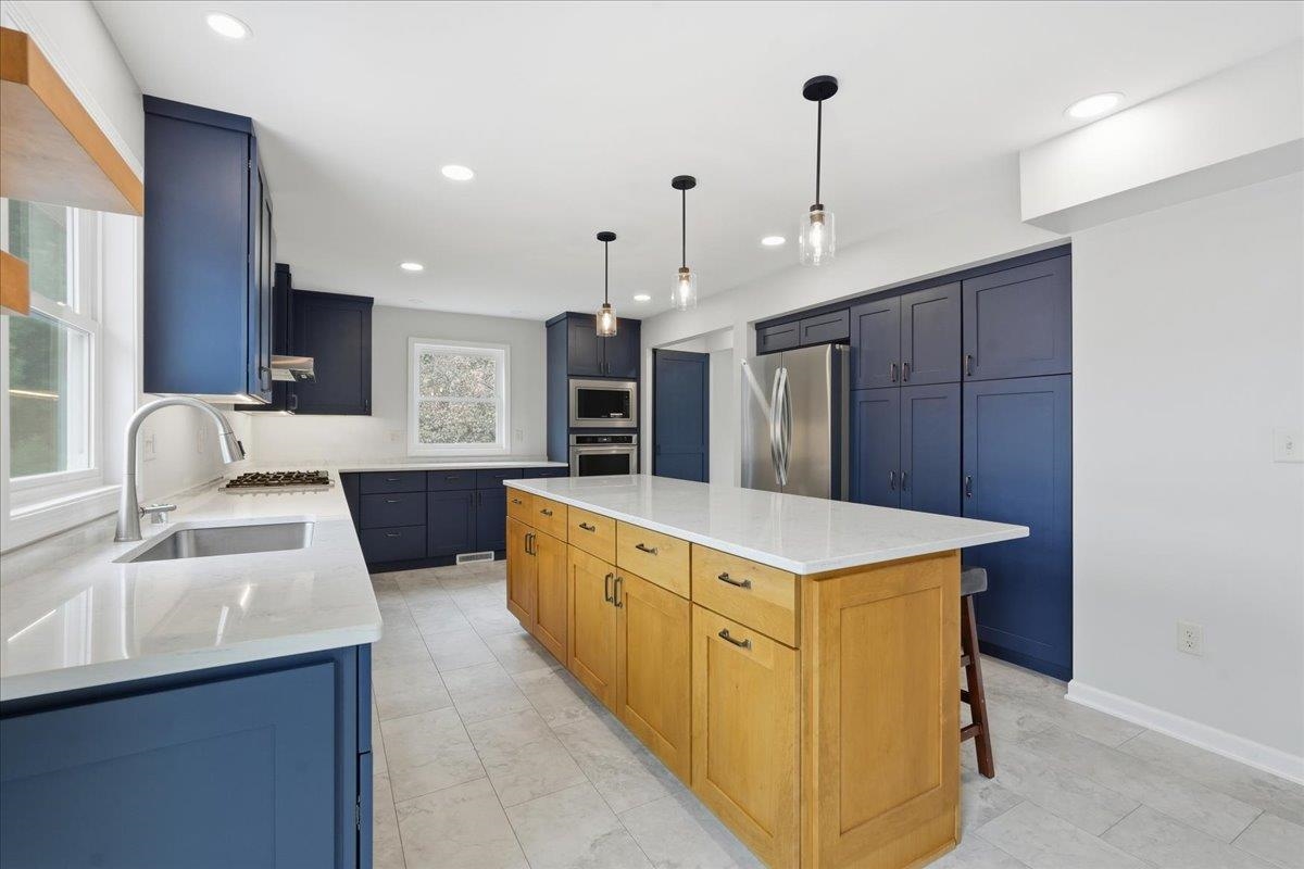 3702 Nathan Hale Court