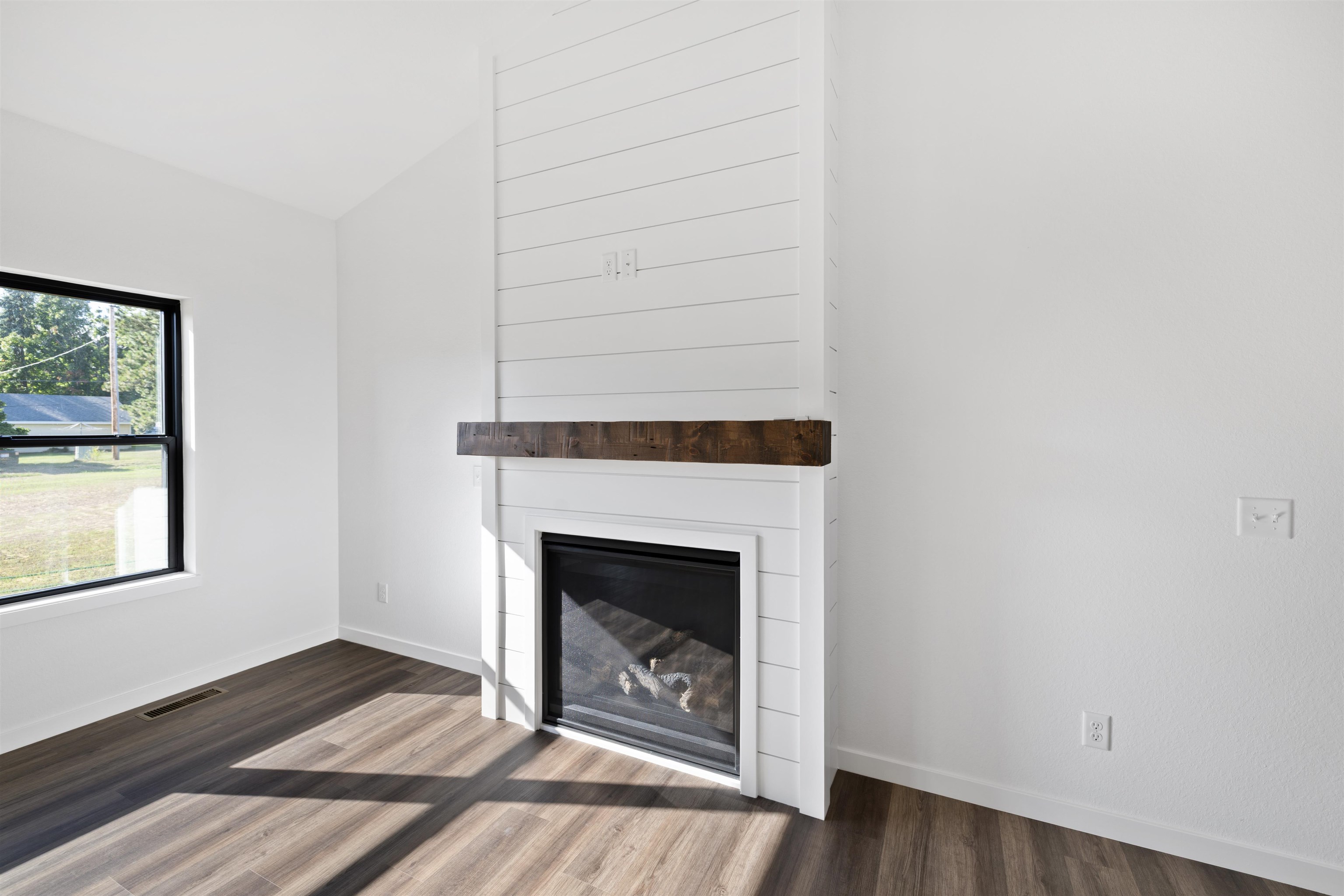 407 Ridge Court