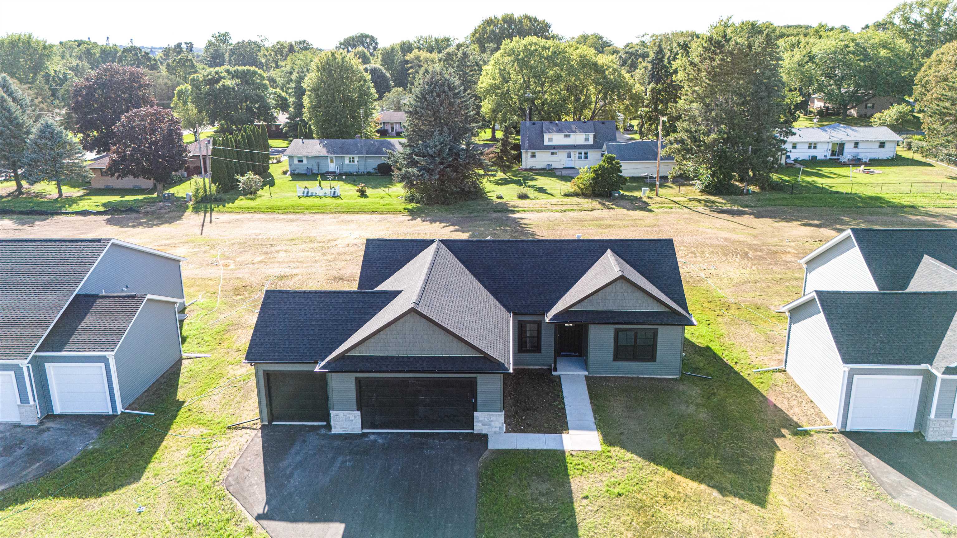 407 Ridge Court