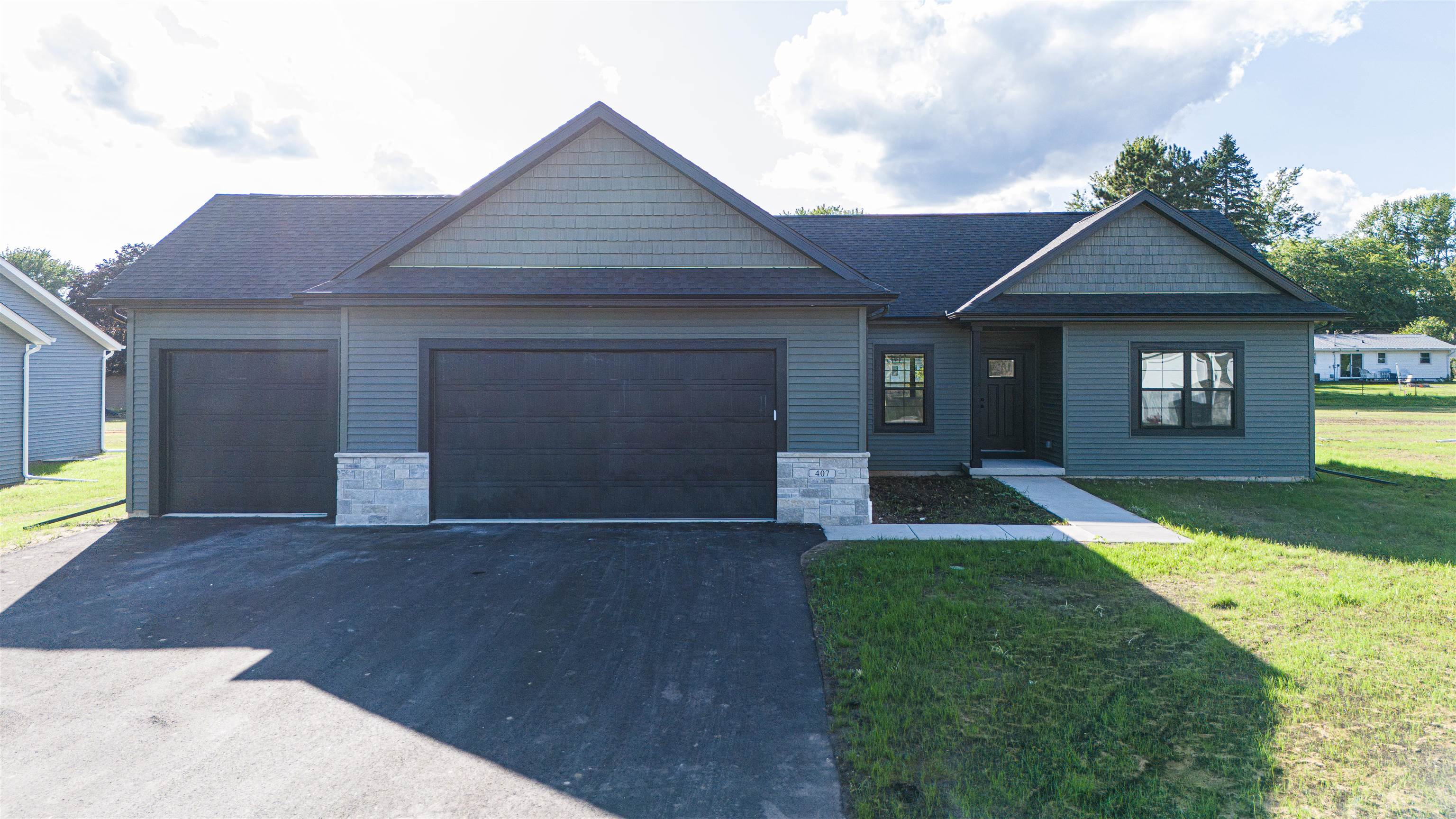 407 Ridge Court
