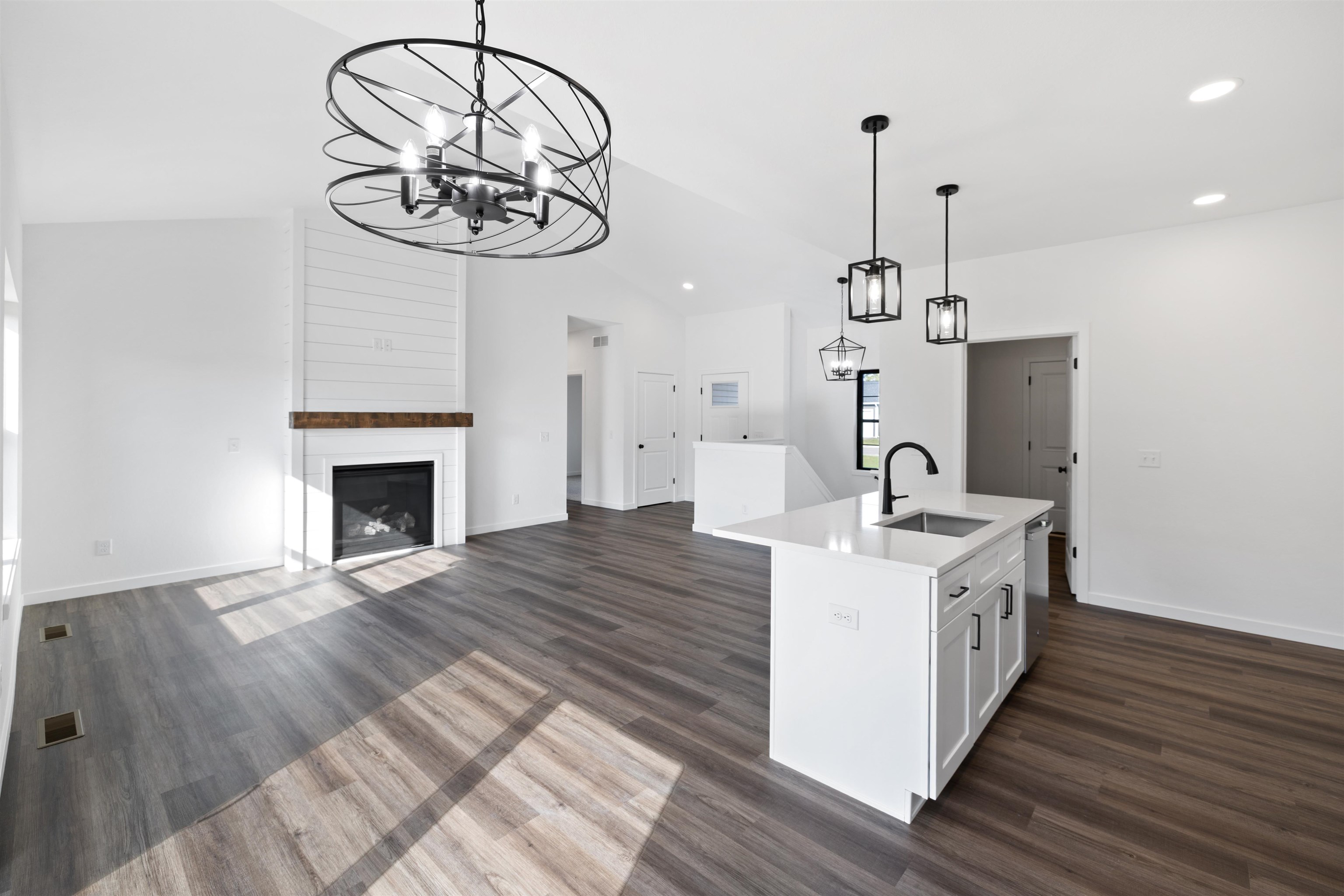 407 Ridge Court