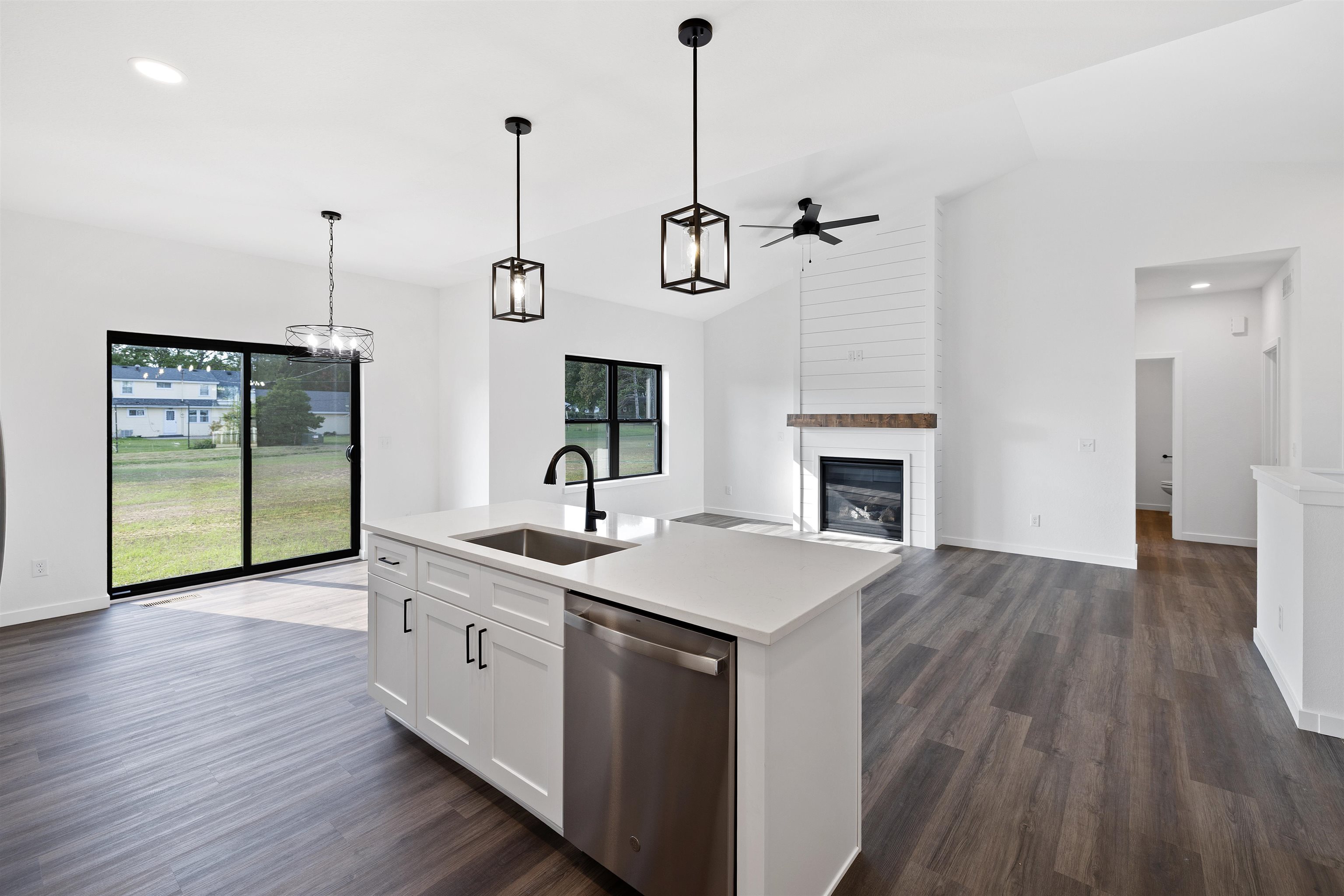 407 Ridge Court