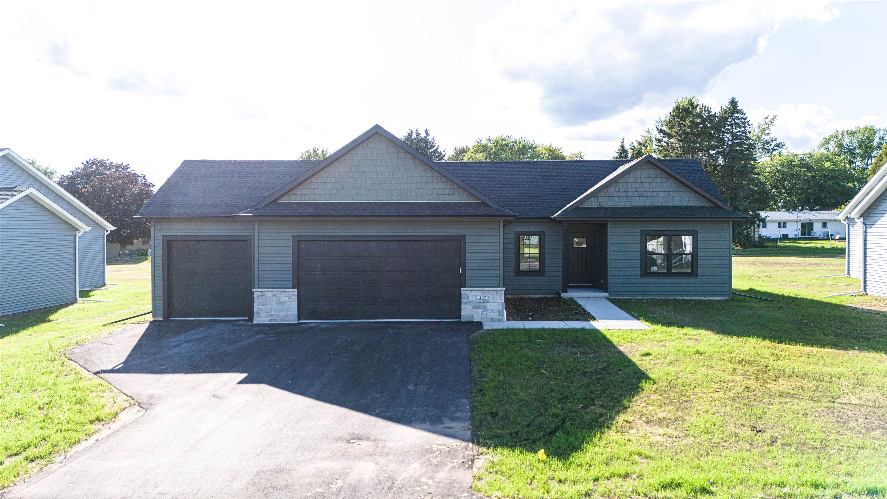 407 Ridge Court