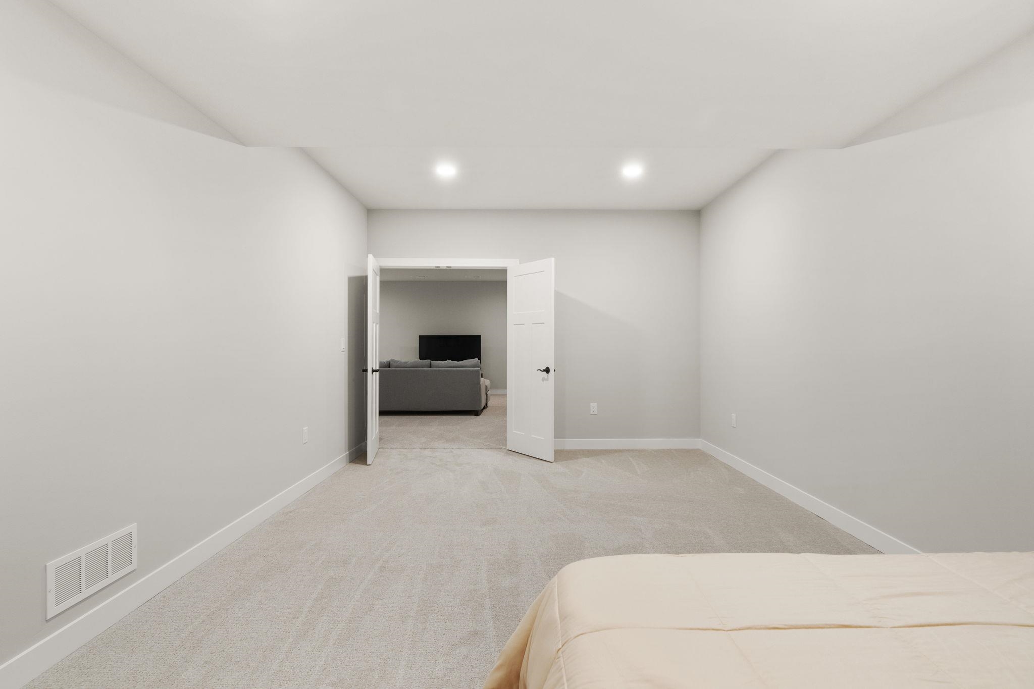 15 Prince Way Unit: 15