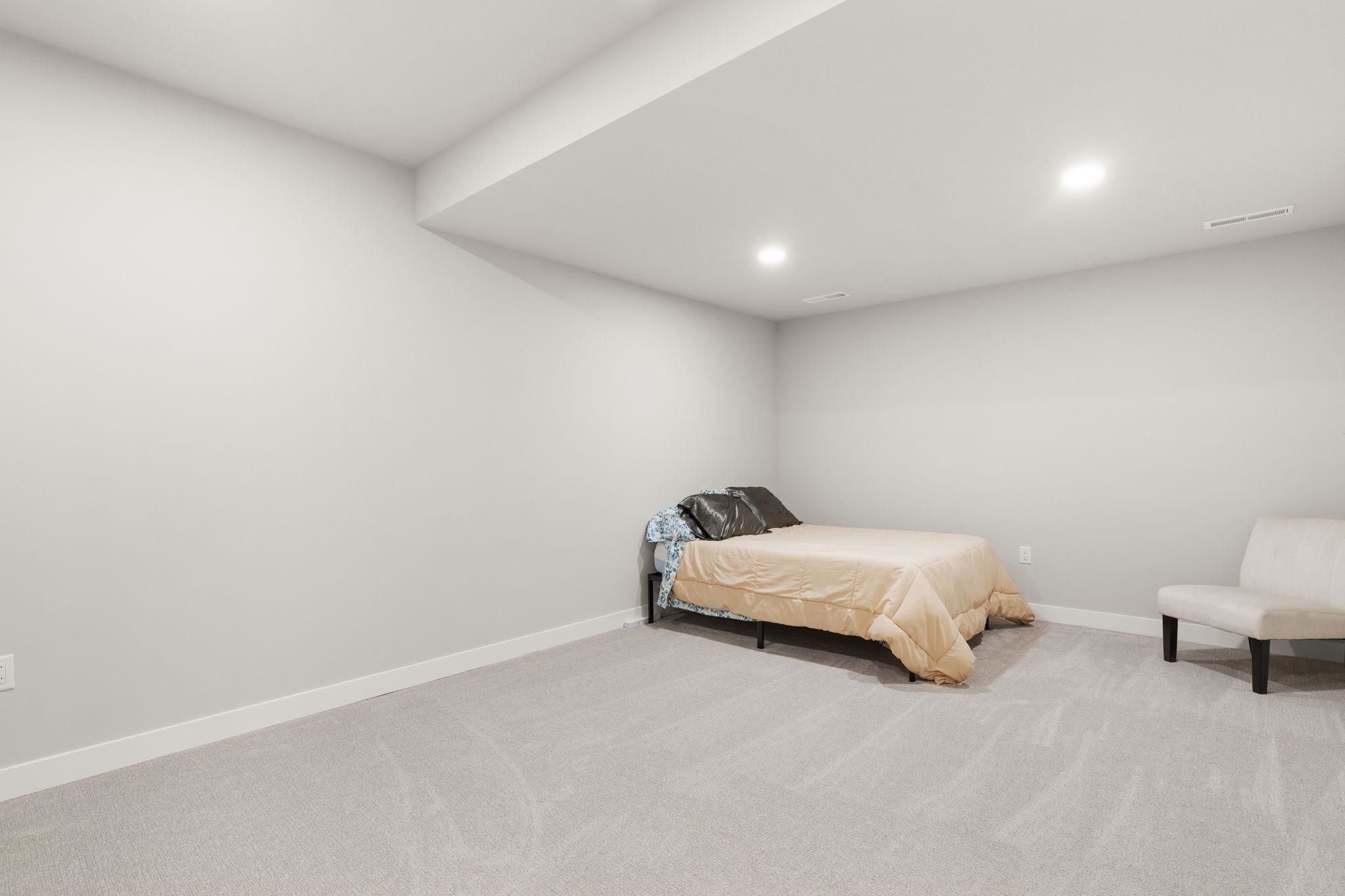 15 Prince Way Unit: 15
