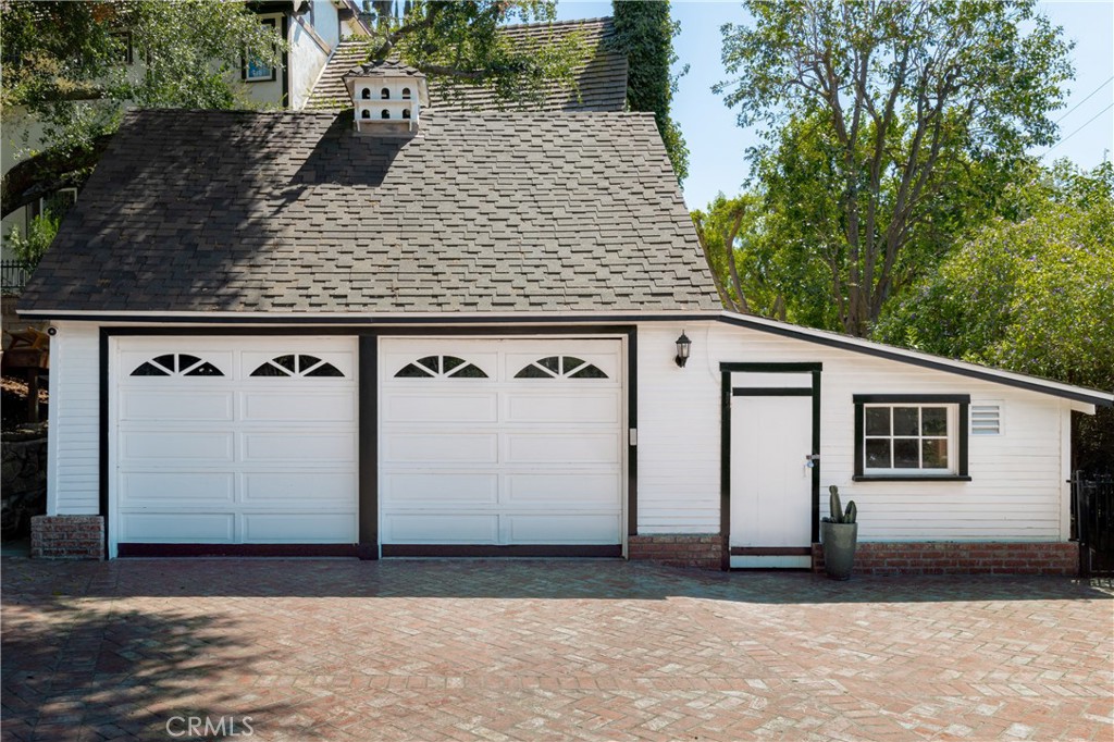 4650 Encino Avenue