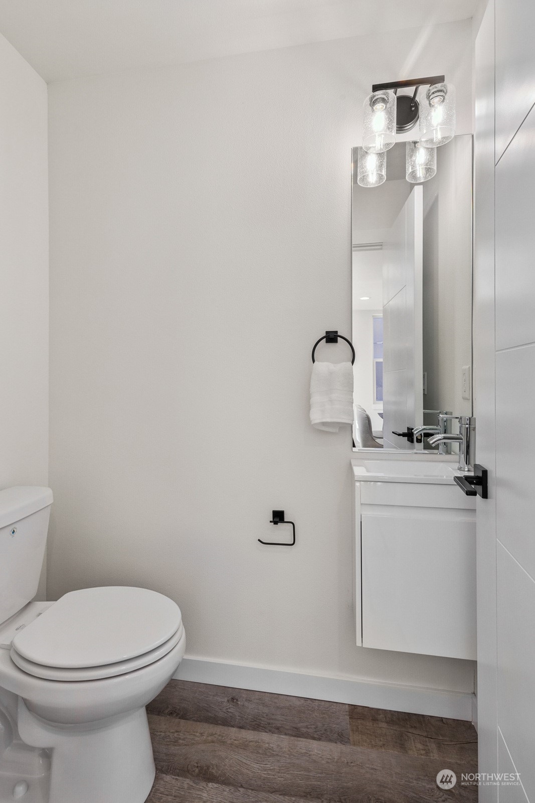 18030 2nd Avenue NE Unit: B