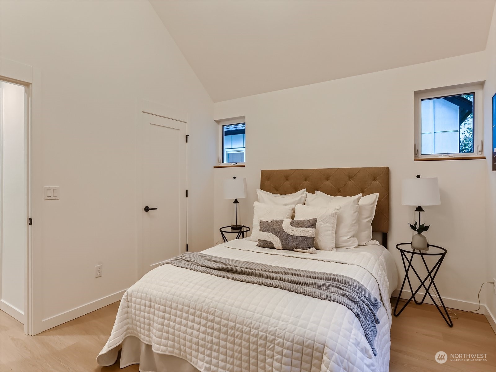 10342 Wallingford Avenue N Unit: B