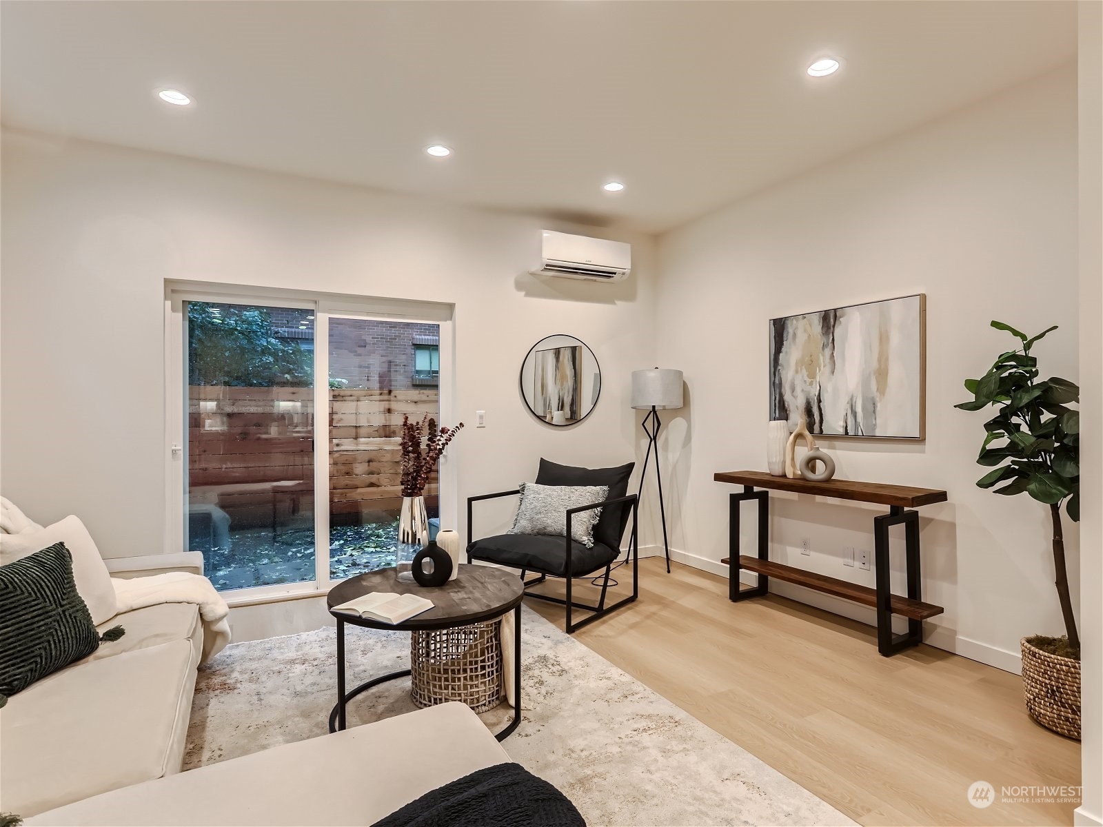 10342 Wallingford Avenue N Unit: B