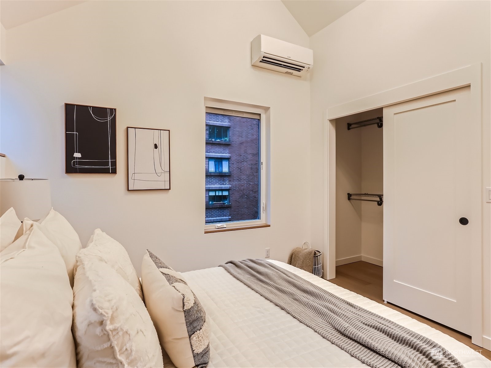 10342 Wallingford Avenue N Unit: B
