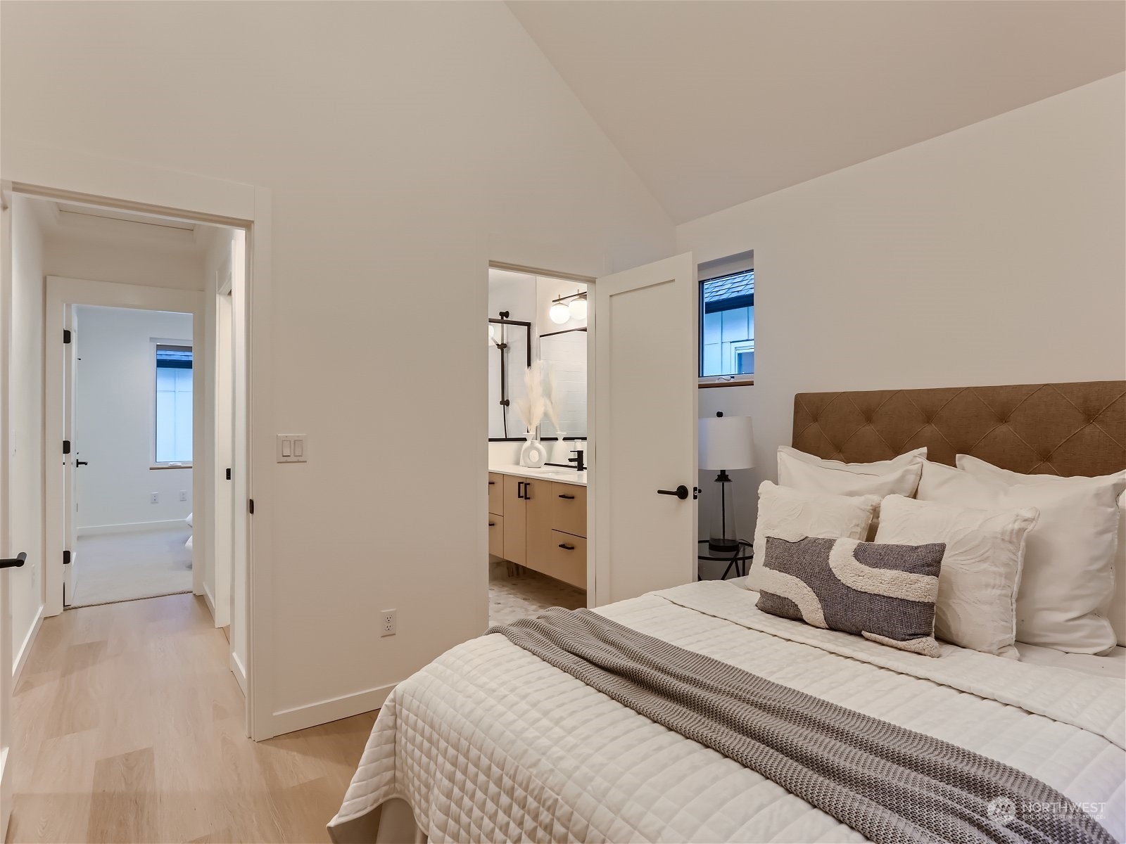 10342 Wallingford Avenue N Unit: B