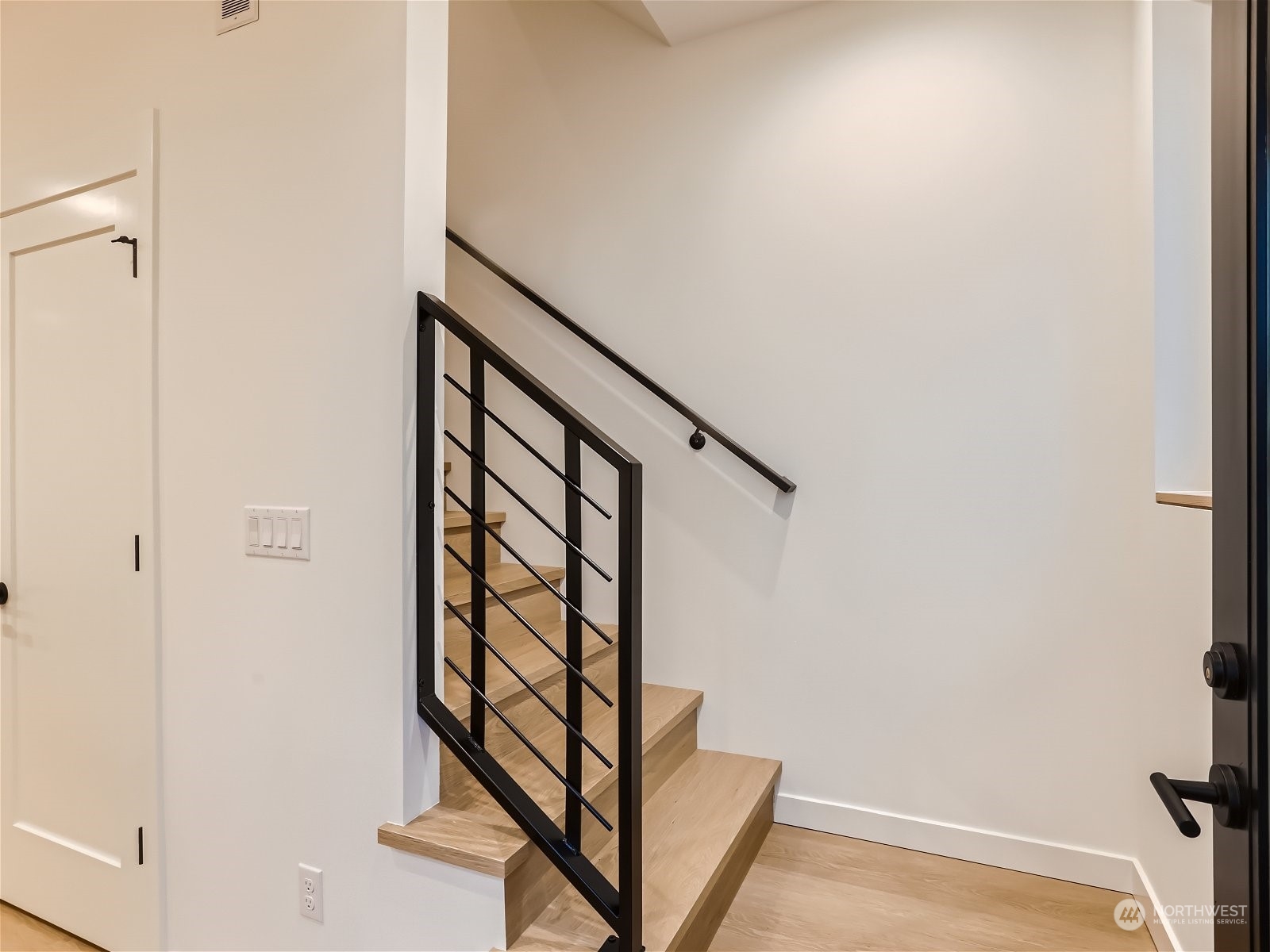 10342 Wallingford Avenue N Unit: B