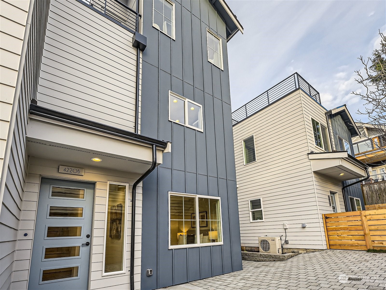 4220 Greenwood Avenue N Unit: B