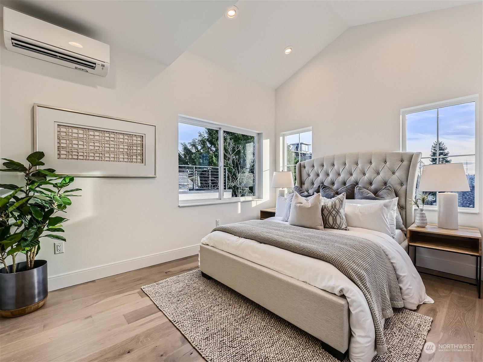 4220 Greenwood Avenue N Unit: B