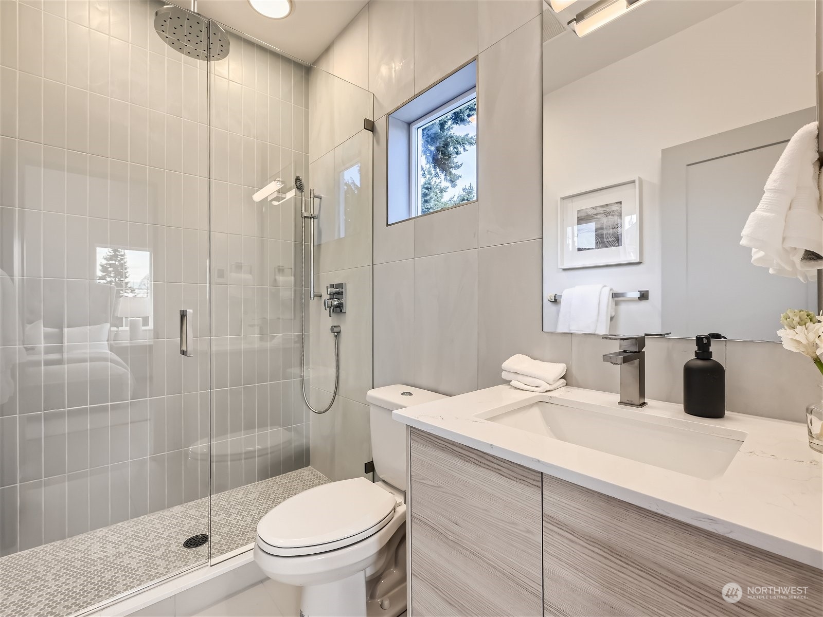 4220 Greenwood Avenue N Unit: B