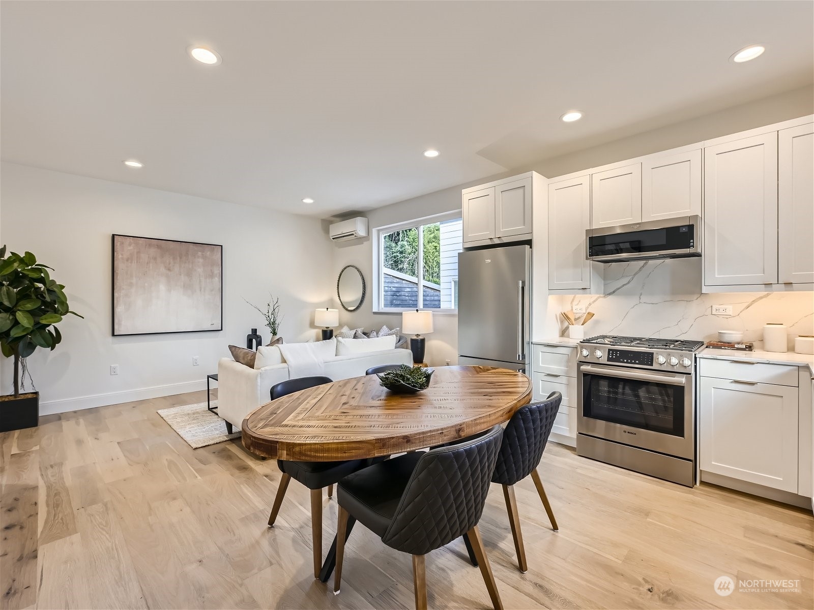 4220 Greenwood Avenue N Unit: B