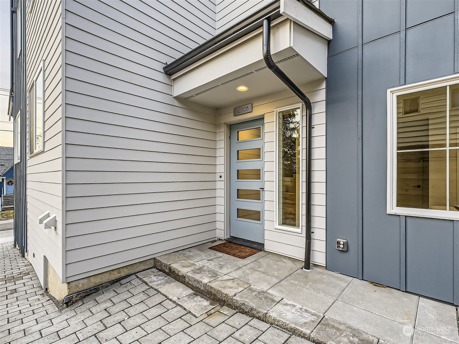 4220 Greenwood Avenue N Unit: B