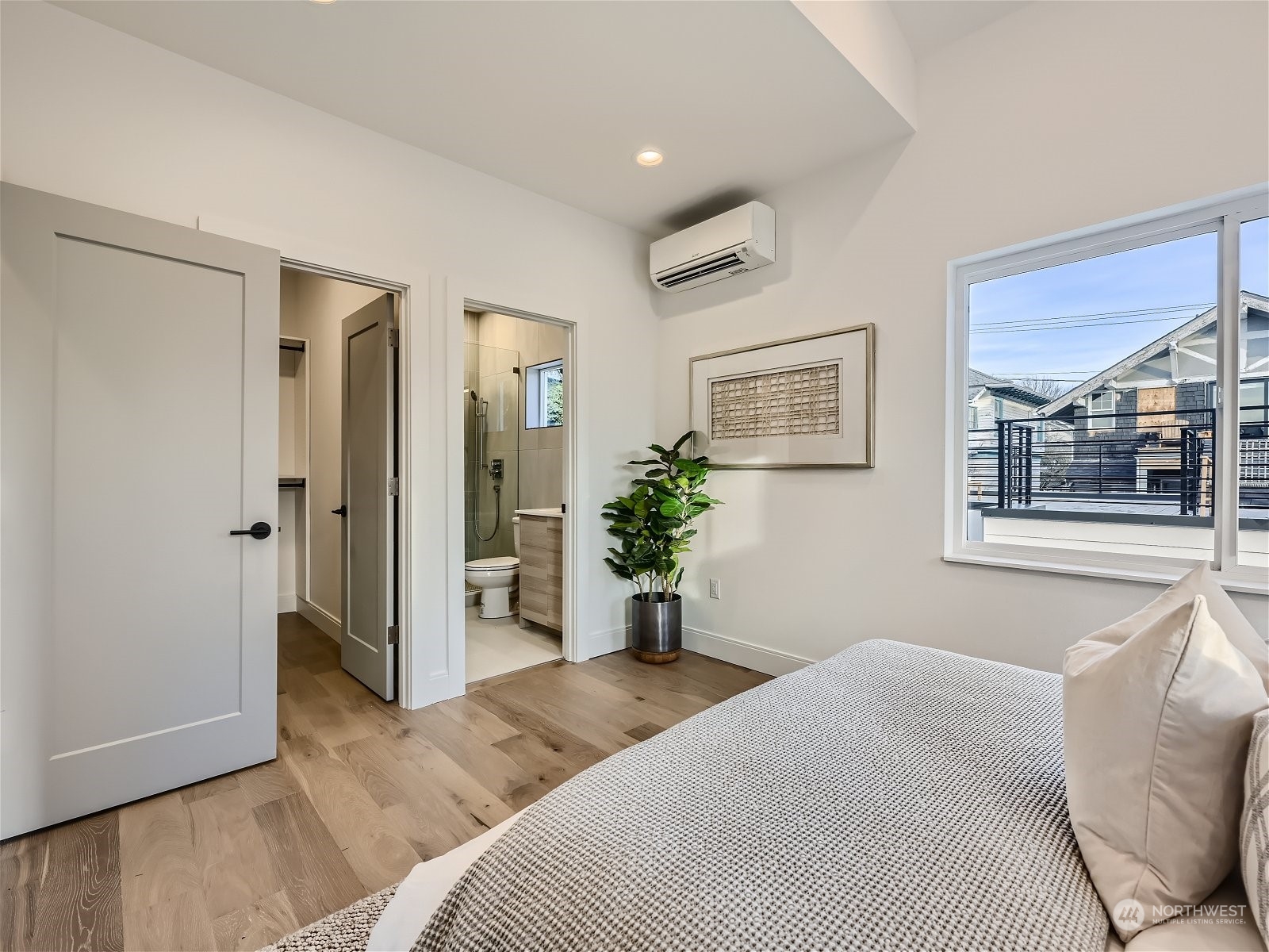 4220 Greenwood Avenue N Unit: B