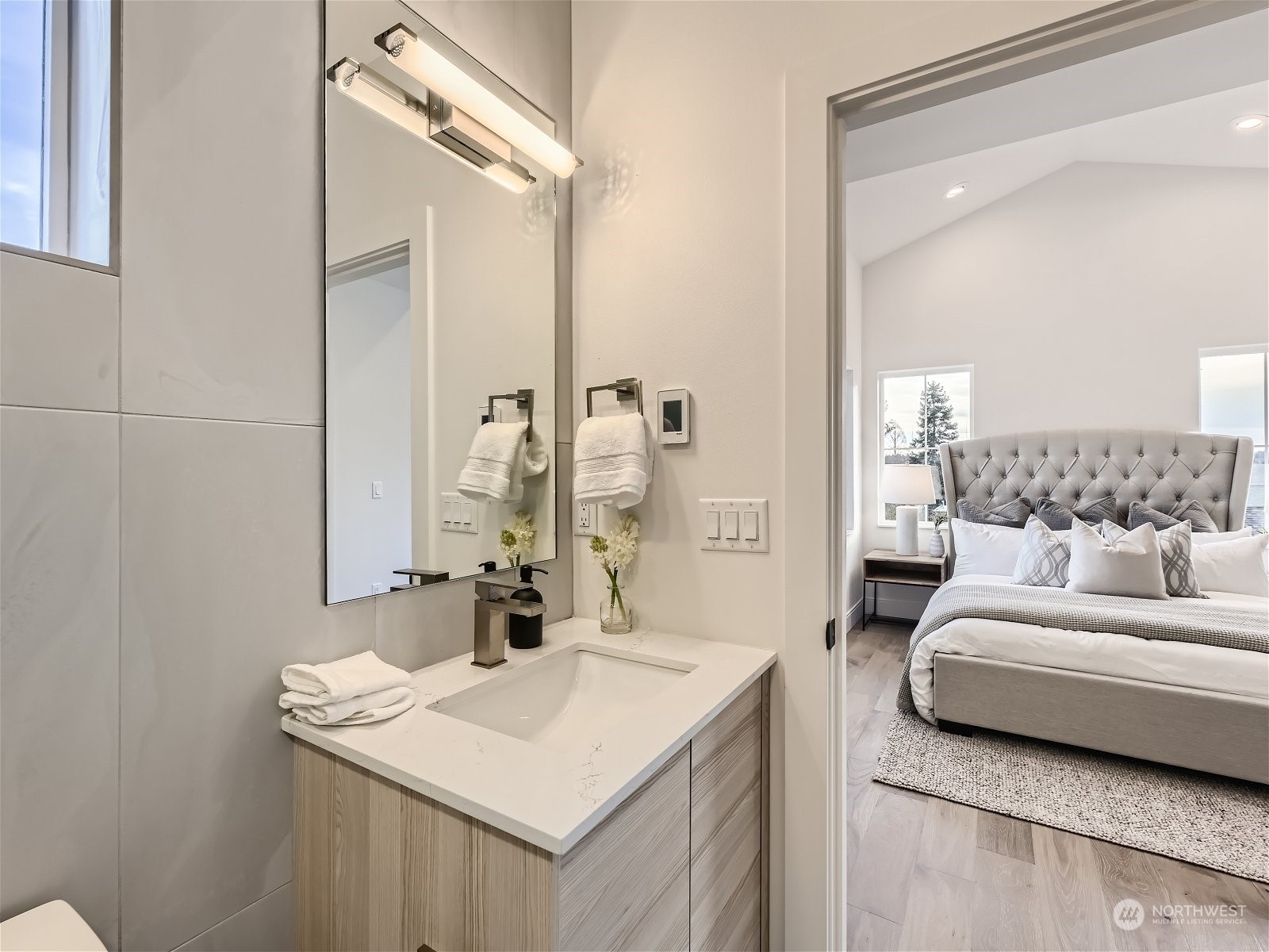 4220 Greenwood Avenue N Unit: B