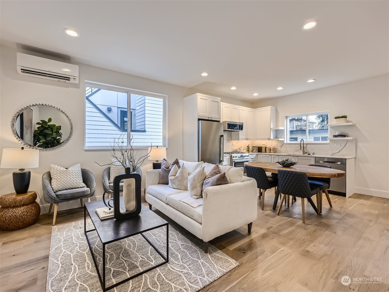 4220 Greenwood Avenue N Unit: B