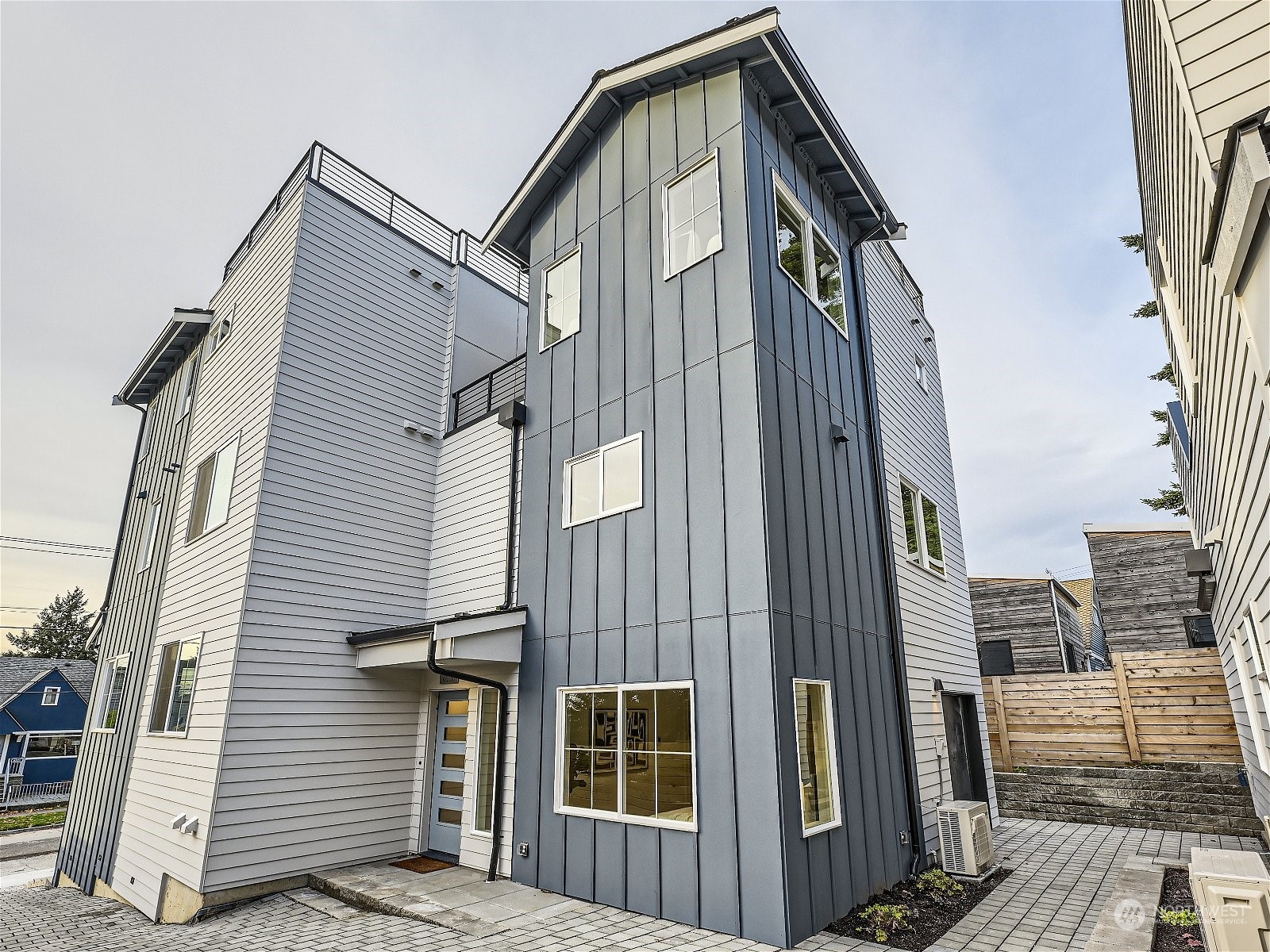 4220 Greenwood Avenue N Unit: B